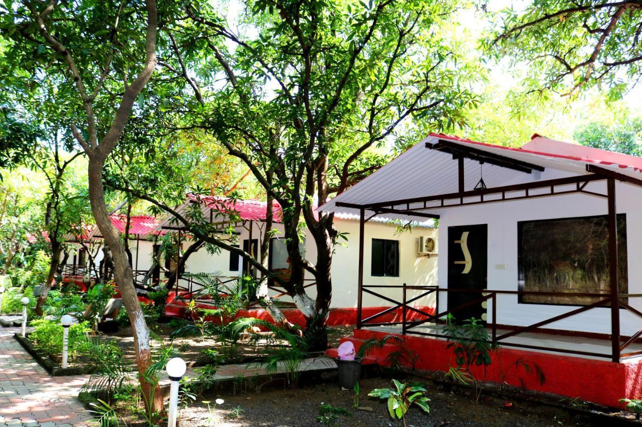 The Wilds Villa Gir Jungle Stay With Swimming Pool Sasan Gir Buitenkant foto